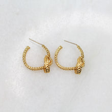 Load image into Gallery viewer, BLACK &amp; BLOOM TINA EARRINGS- GOLD
